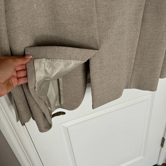 Babaton s-breasted w a notched lapel and pockets, cozy flannel made with wool. - Picture 3 of 9